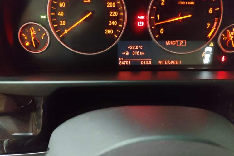 Used BMW X5 2014 xDrive35i Elegant Edition Odometer Close Up