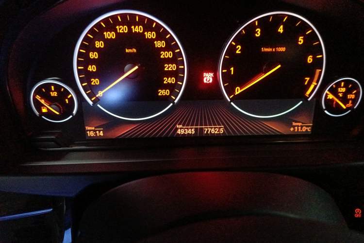 Used BMW X5 2014 xDrive35i Luxury Edition Odometer Close Up