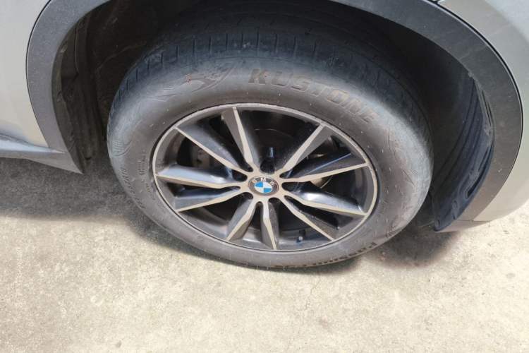 Used BMW X5 2014 xDrive35i Elegant Edition Right Front Wheel Hub