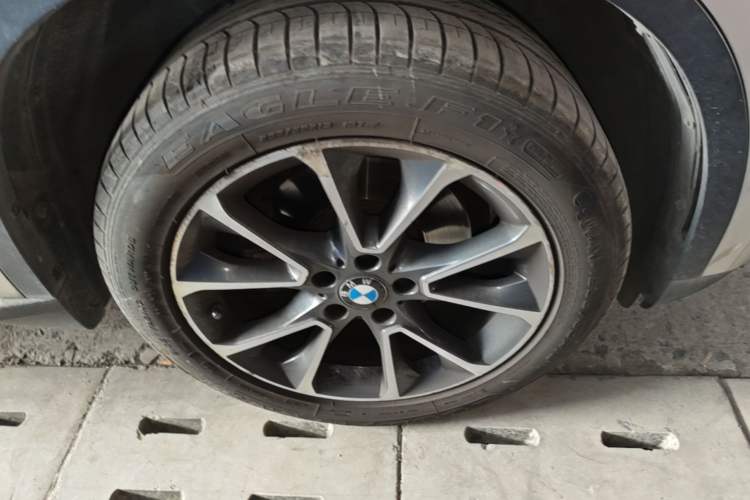 Used BMW X5 2014 xDrive35i Leading Model Right Front Wheel Hub