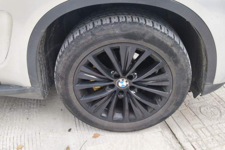 Used BMW X5 2014 xDrive35i Luxury Edition Right Front Wheel Hub