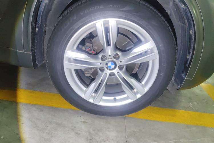 Used BMW X5 2014 xDrive35i Luxury Edition Right Front Wheel Hub