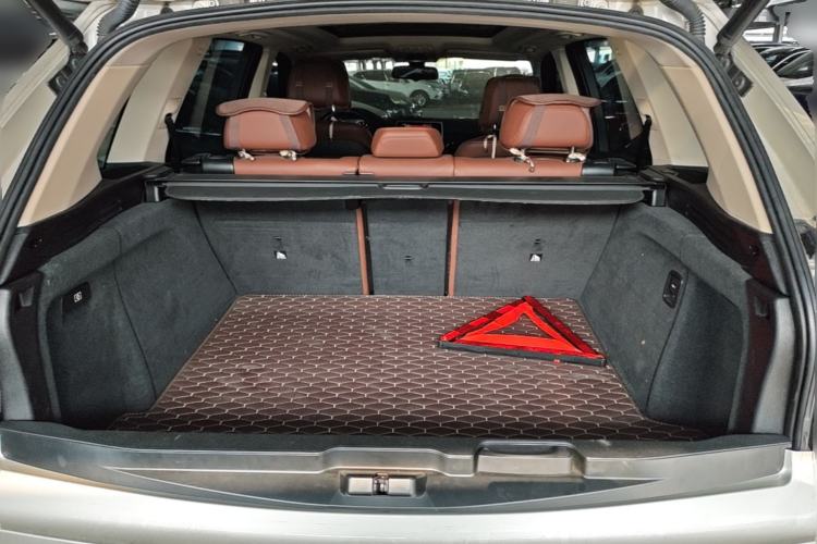 Used BMW X5 2014 xDrive35i Leading Model Trunk