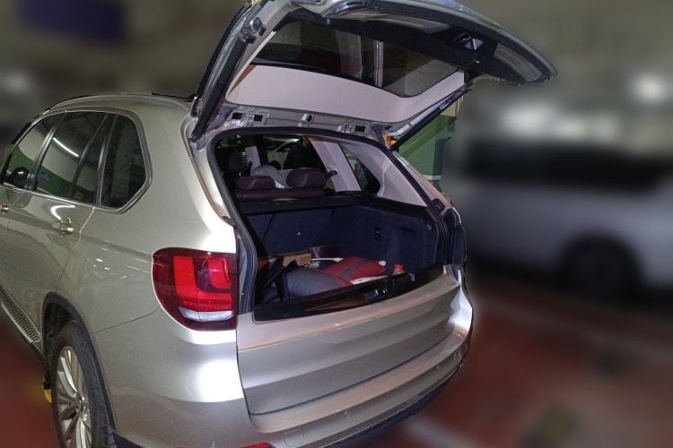 Used BMW X5 2014 xDrive35i Luxury Edition Trunk