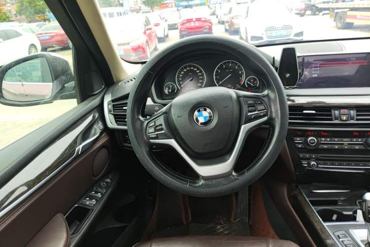 Used BMW X5 2014 xDrive35i Luxury Edition Steering Wheel