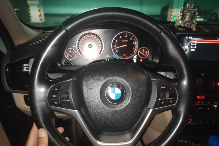 Used BMW X5 2014 xDrive35i Elegant Edition Steering Wheel