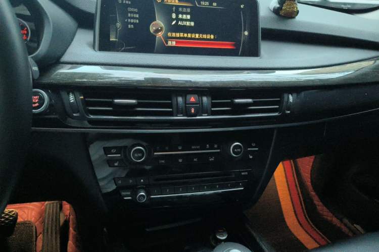 Used BMW X5 2014 xDrive35i Luxury Edition Audio And AC Panel