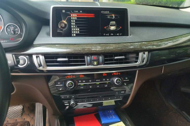 Used BMW X5 2014 xDrive35i Luxury Edition Audio And AC Panel
