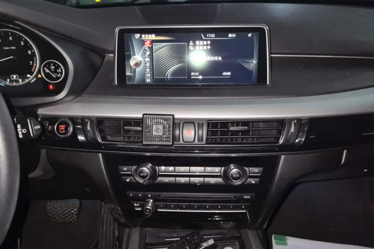 Used BMW X5  Audio And AC Panel