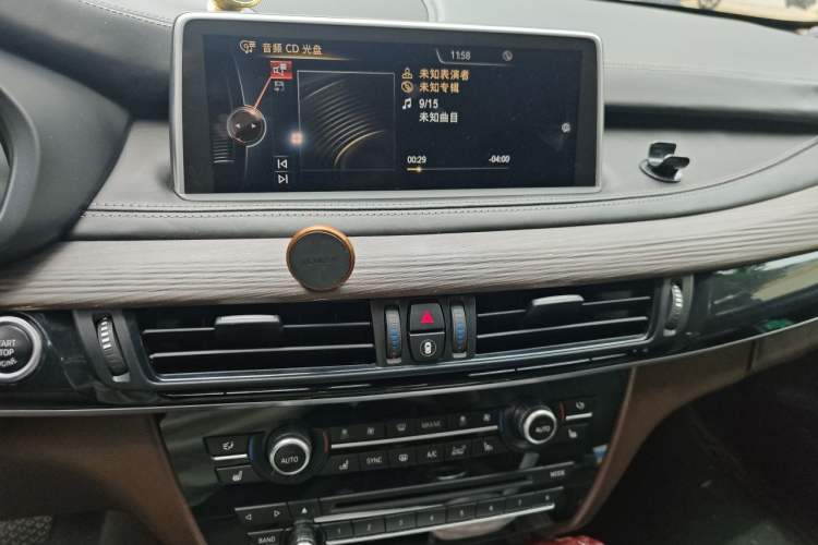 Used BMW X5 2014 xDrive35i Luxury Edition Audio And AC Panel