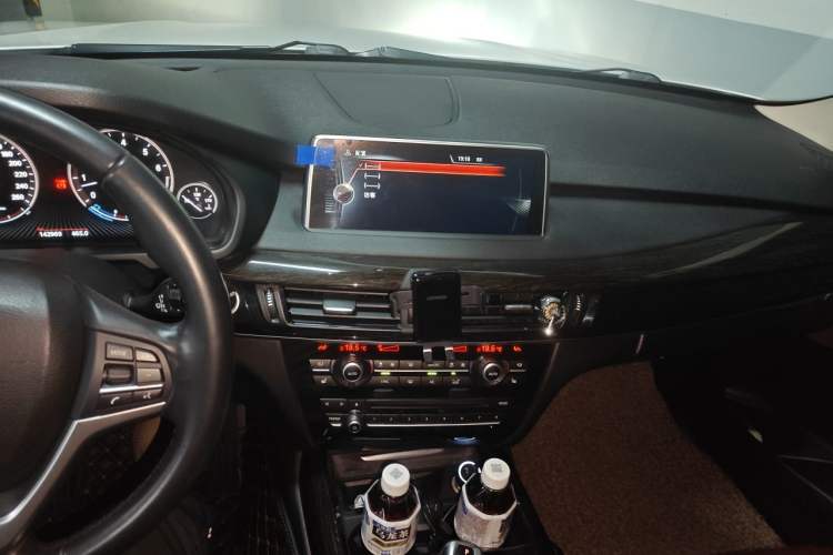 Used BMW X5 2014 xDrive35i Luxury Edition Audio And AC Panel