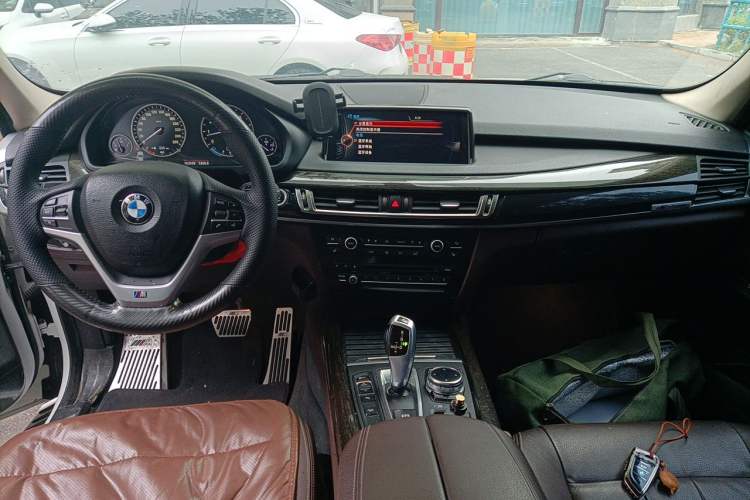 Used BMW X5 2014 xDrive35i Elegant Edition Center Console