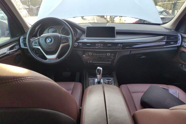 Used BMW X5 2014 xDrive35i Luxury Edition Center Console