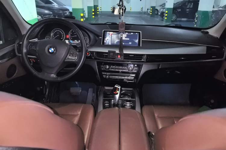 Used BMW X5  Center Console