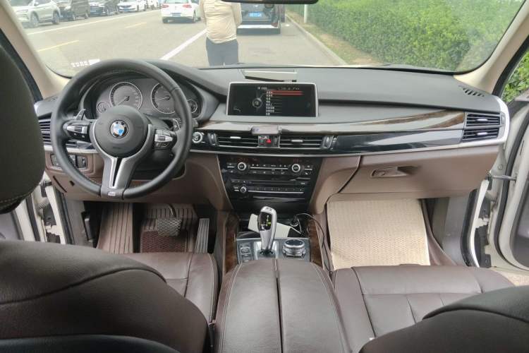 Used BMW X5 2014 xDrive35i Elegant Edition Center Console