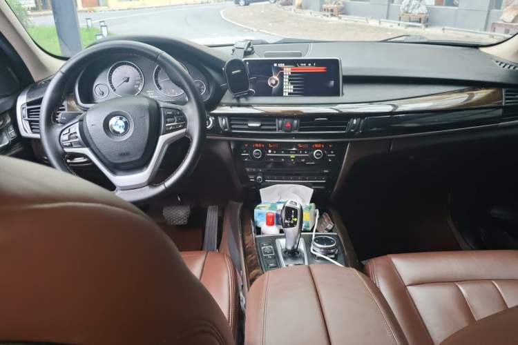 Used BMW X5 2014 xDrive35i Elegant Edition Center Console