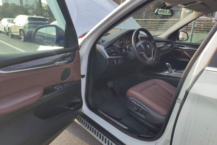 Used BMW X5 2014 xDrive35i Luxury Edition Driver Seat