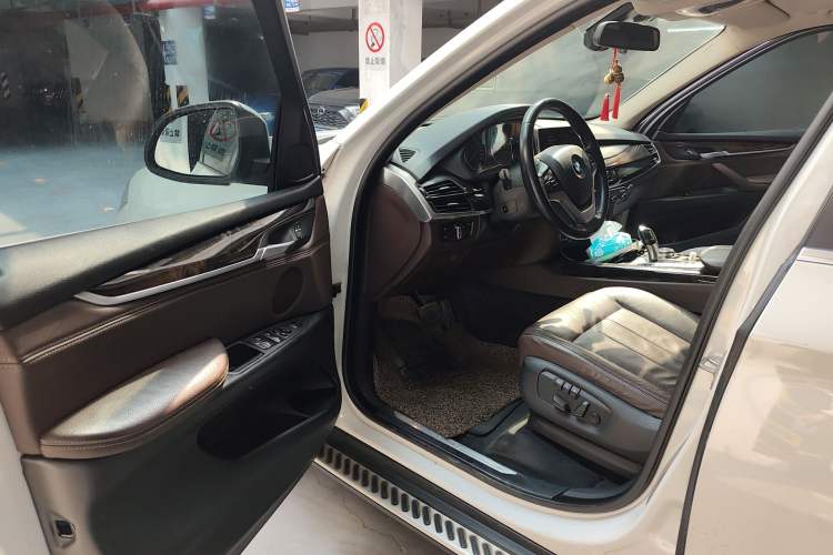 Used BMW X5 2014 xDrive35i Elegant Edition Driver Seat