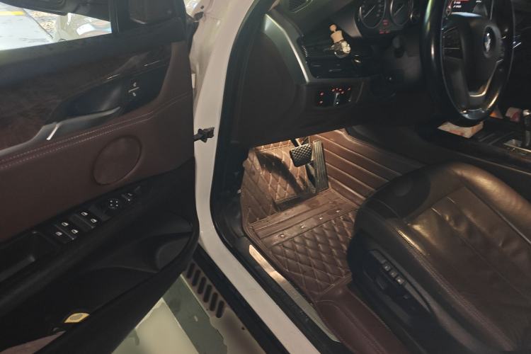 Used BMW X5 2014 xDrive35i Elegant Edition Driver Seat