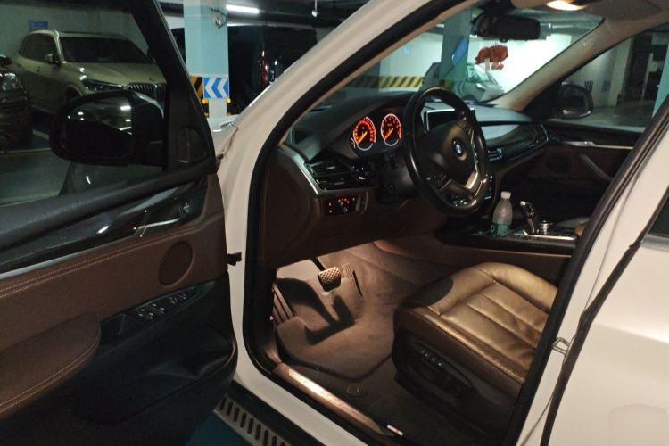 Used BMW X5 2014 xDrive35i Luxury Edition Driver Seat