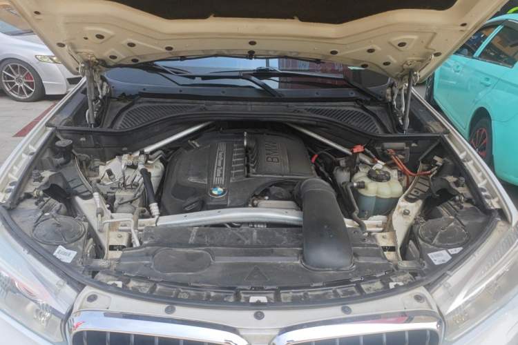 Used BMW X5 2014 xDrive35i Elegant Edition Engine Bay