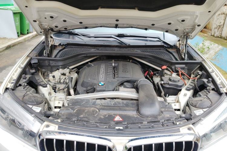Used BMW X5  Engine Bay