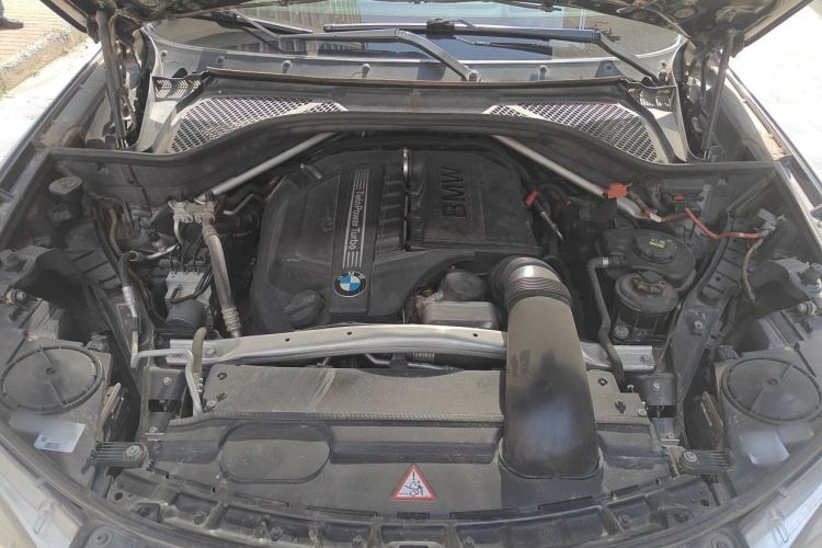 Used BMW X5 2014 xDrive35i Leading Model Engine Bay