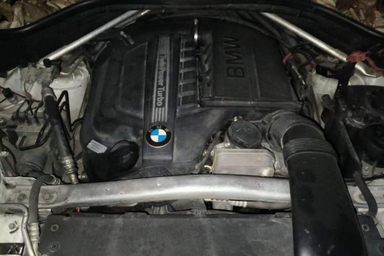 Used BMW X5 2014 xDrive35i Luxury Edition Engine Bay