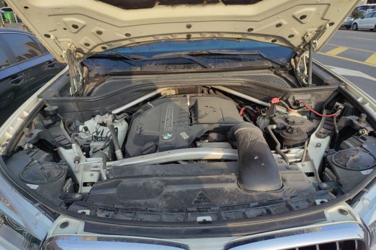 Used BMW X5 2014 xDrive35i Luxury Edition Engine Bay