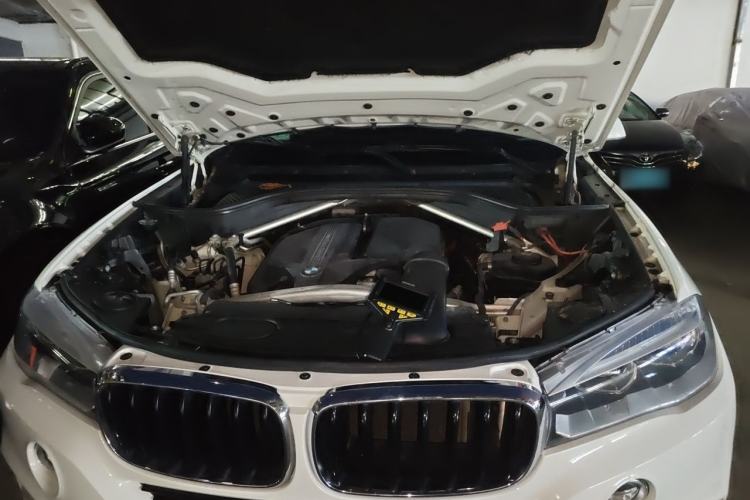 Used BMW X5  Engine Bay
