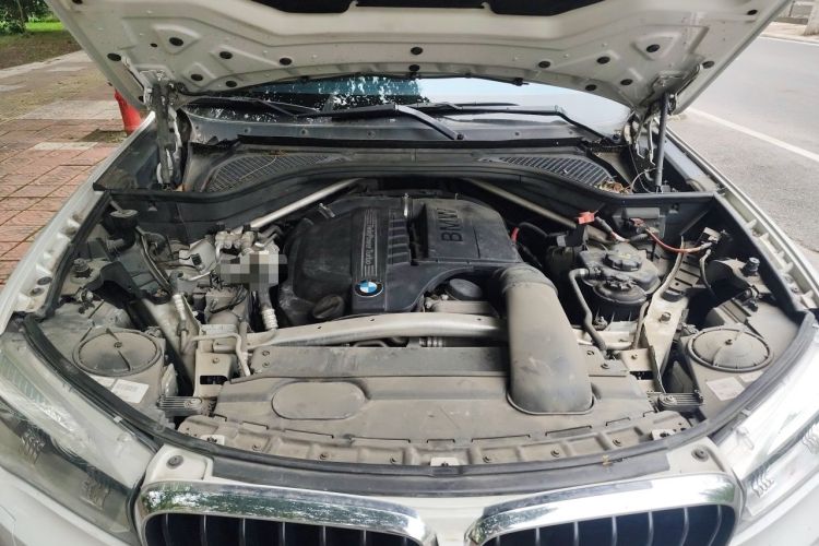 Used BMW X5 2014 xDrive35i Luxury Edition Engine Bay