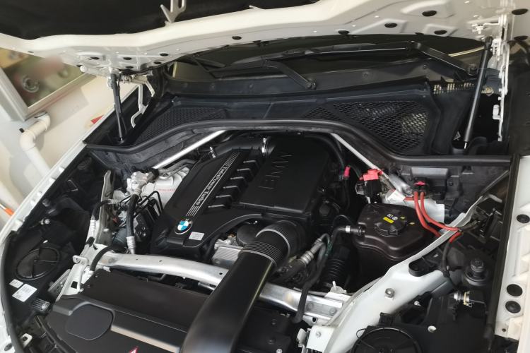 Used BMW X5 2014 xDrive35i Elegant Edition Engine Bay