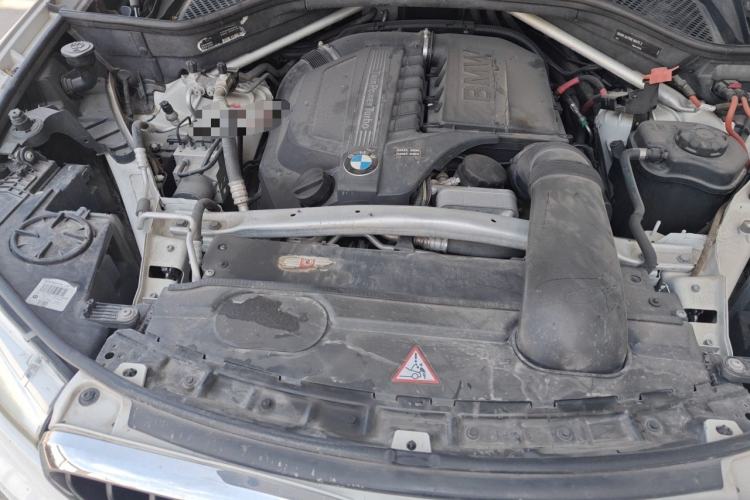 Used BMW X5 2014 xDrive35i U.S. specification Engine Bay