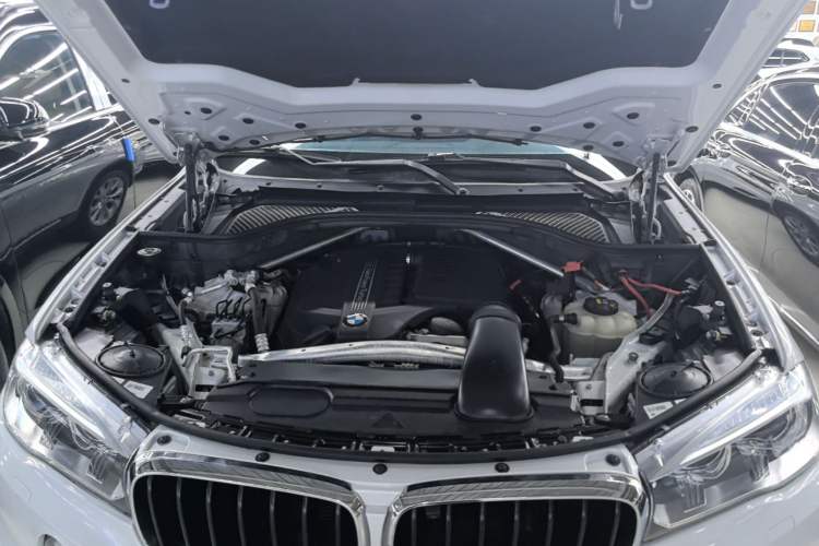 Used BMW X5 2014 xDrive35i Elegant Edition Engine Bay