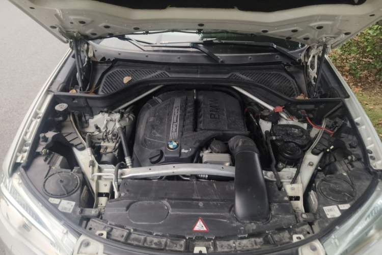 Used BMW X5 2014 xDrive35i Elegant Edition Engine Bay