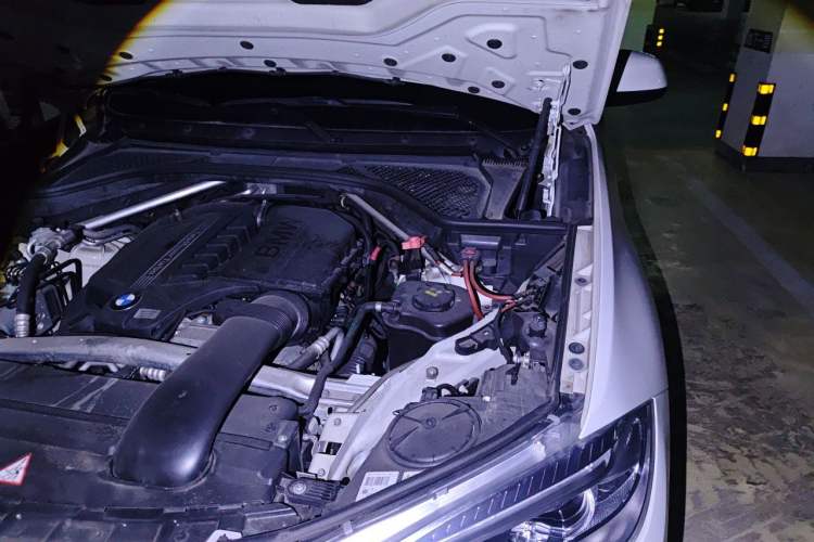 Used BMW X5 2014 xDrive35i Elegant Edition Engine Bay Left