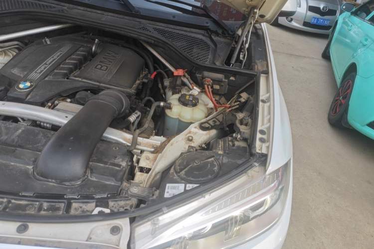 Used BMW X5 2014 xDrive35i Elegant Edition Engine Bay Left