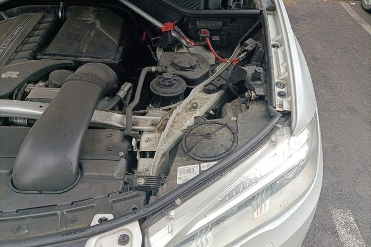 Used BMW X5 2014 xDrive35i Elegant Edition Engine Bay Left