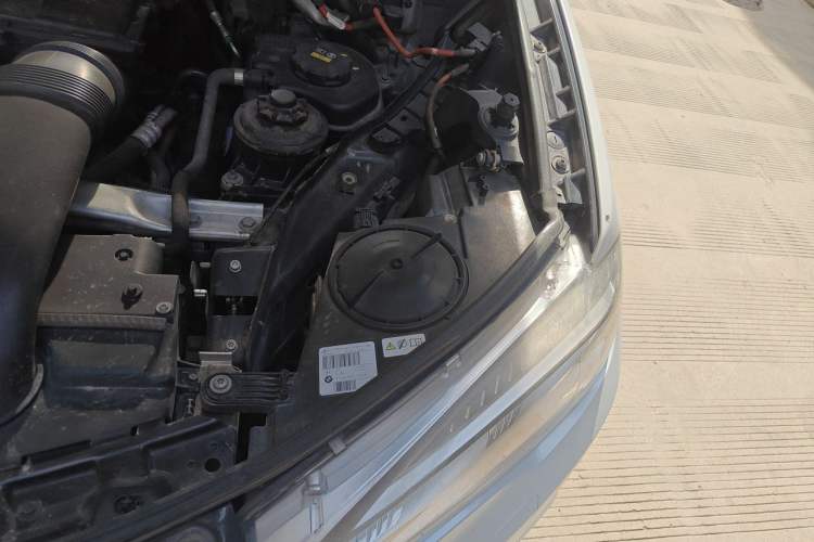 Used BMW X5 2014 xDrive35i Leading Model Engine Bay Left