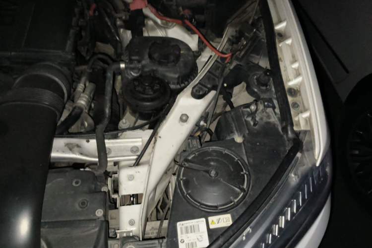 Used BMW X5 2014 xDrive35i Luxury Edition Engine Bay Left