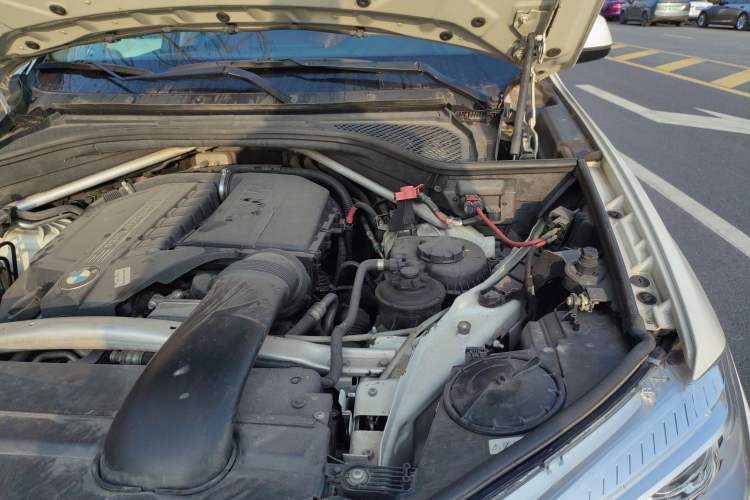 Used BMW X5 2014 xDrive35i Luxury Edition Engine Bay Left