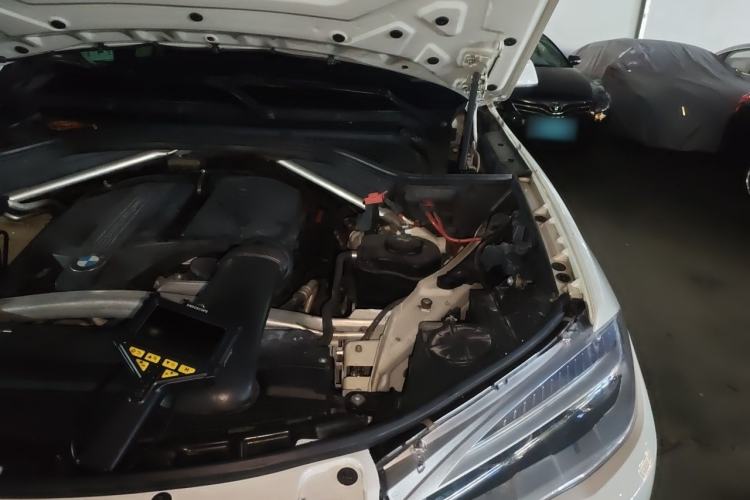 Used BMW X5  Engine Bay Left