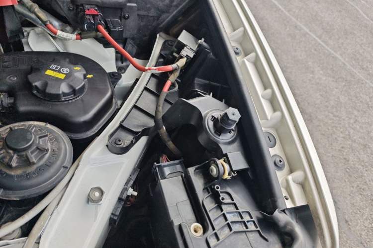 Used BMW X5 2014 xDrive50i M Sport Edition Engine Bay Left