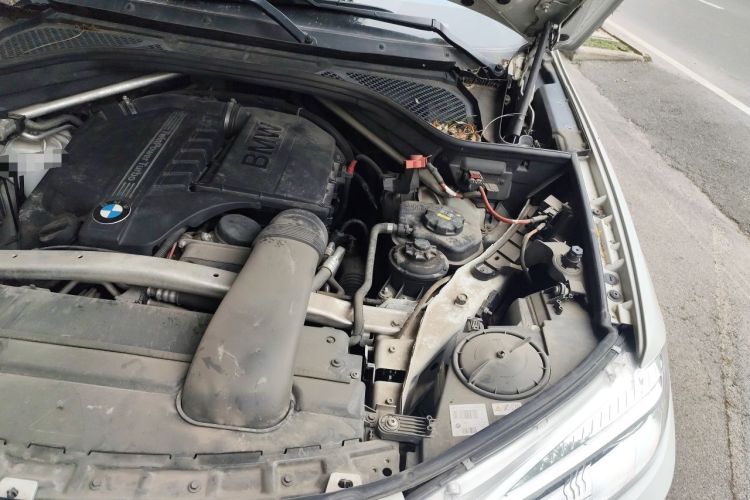 Used BMW X5 2014 xDrive35i Luxury Edition Engine Bay Left