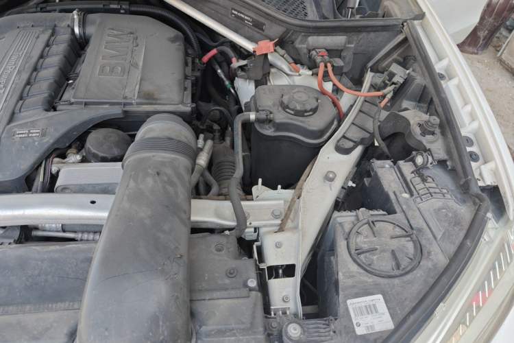 Used BMW X5 2014 xDrive35i U.S. specification Engine Bay Left