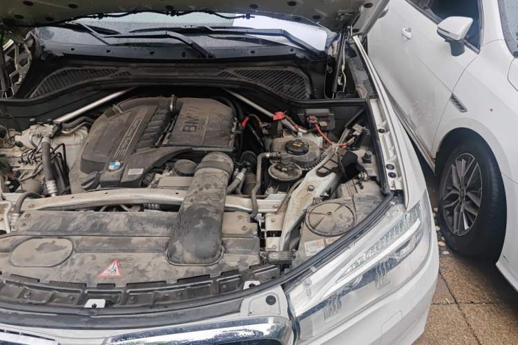 Used BMW X5 2014 xDrive35i Luxury Edition Engine Bay Left