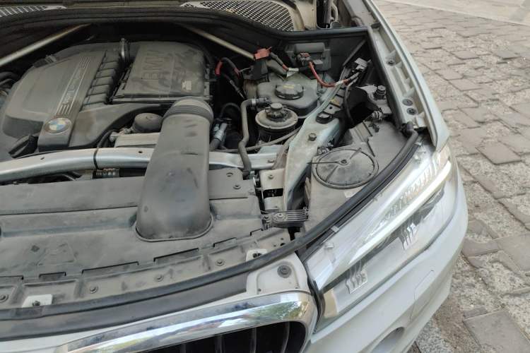 Used BMW X5 2014 xDrive35i Elegant Edition Engine Bay Left