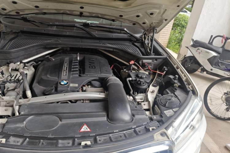 Used BMW X5 2014 xDrive35i Leading Model Engine Bay Left