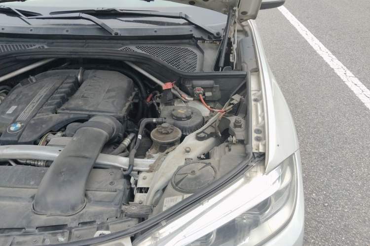 Used BMW X5 2014 xDrive35i Elegant Edition Engine Bay Left