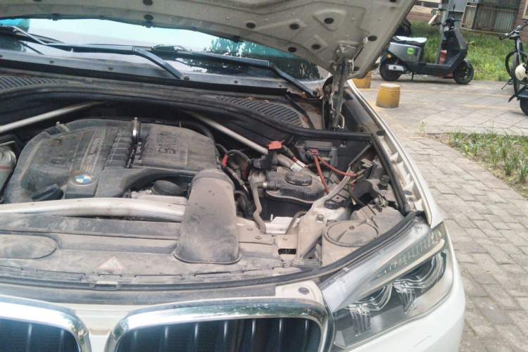 Used BMW X5 2014 xDrive35i Elegant Edition Engine Bay Left